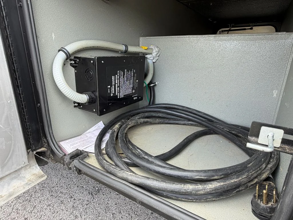 Used 2014  Tiffin  image 21