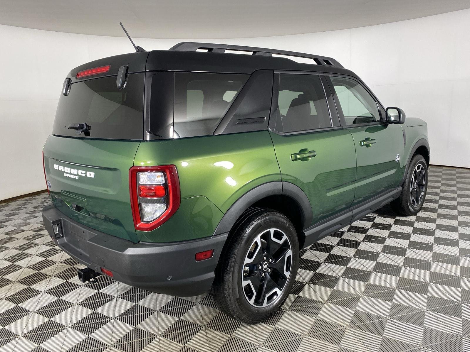Used 2024 Eruption Green Ford Outer Banks image 10