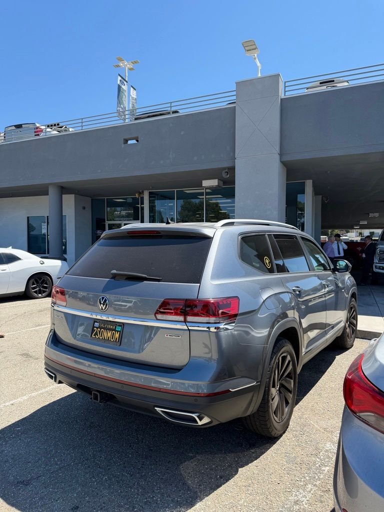Used 2021 Platinum Gray Metallic Volkswagen SEL image 4