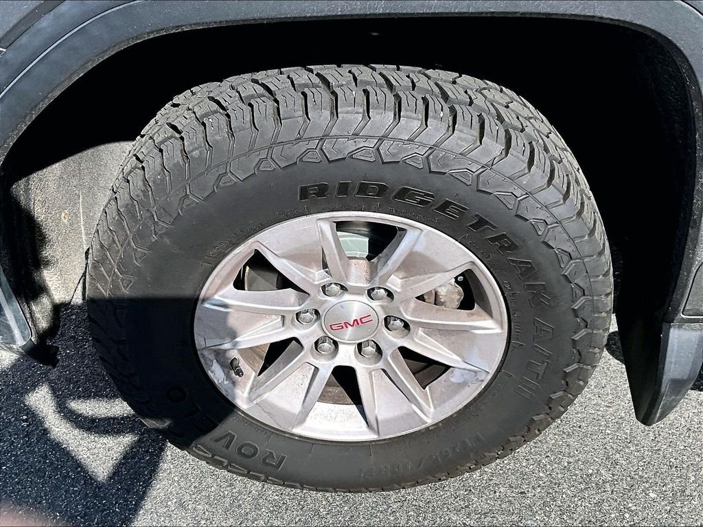 Used 2019 Smokey Quartz Metallic GMC SLE image 7