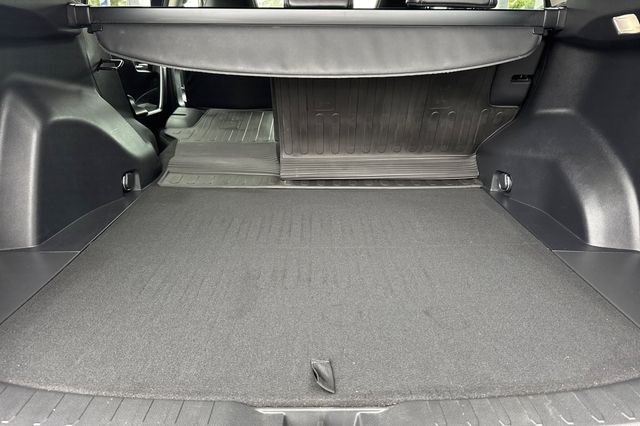 Used 2024  Toyota XLE Premium image 21