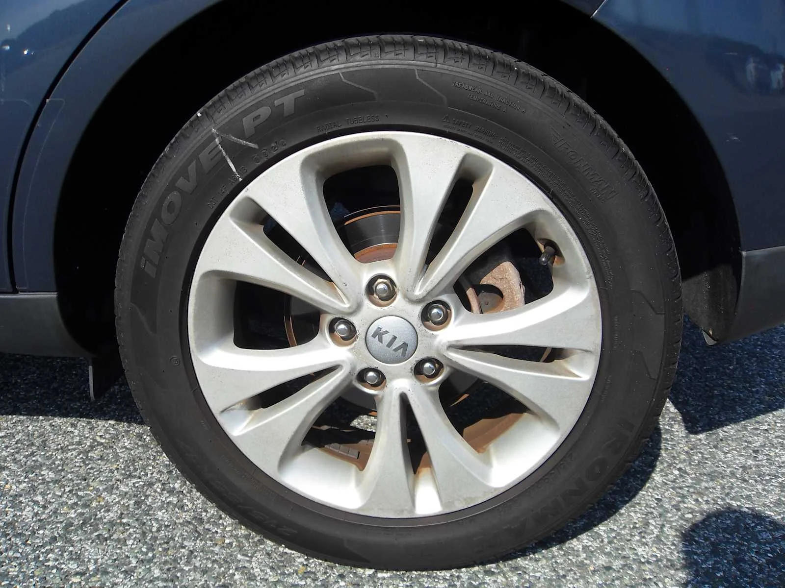 Used 2015 Fathom Blue Kia + image 9