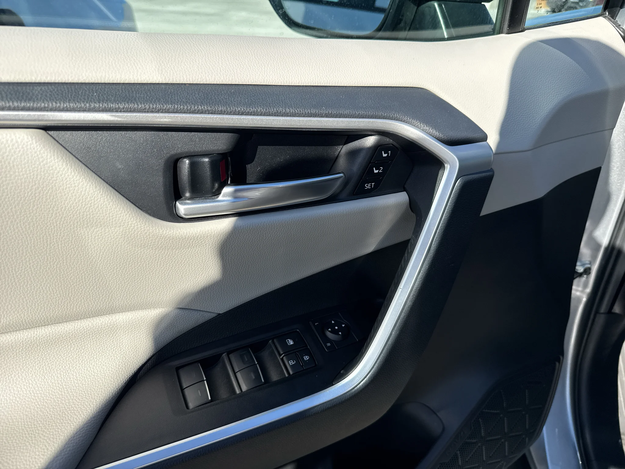 Certified Used 2025 Silver Sky Metallic Toyota XLE Premium image 19