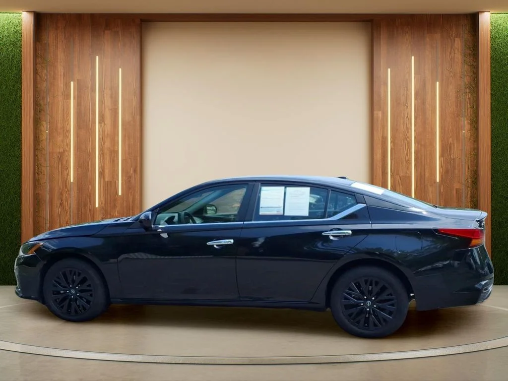 Used 2025 Black Nissan 2.5 SV image 28