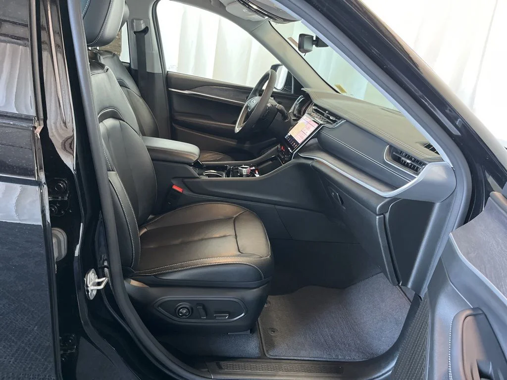 Used 2023 Black Jeep Limited image 18