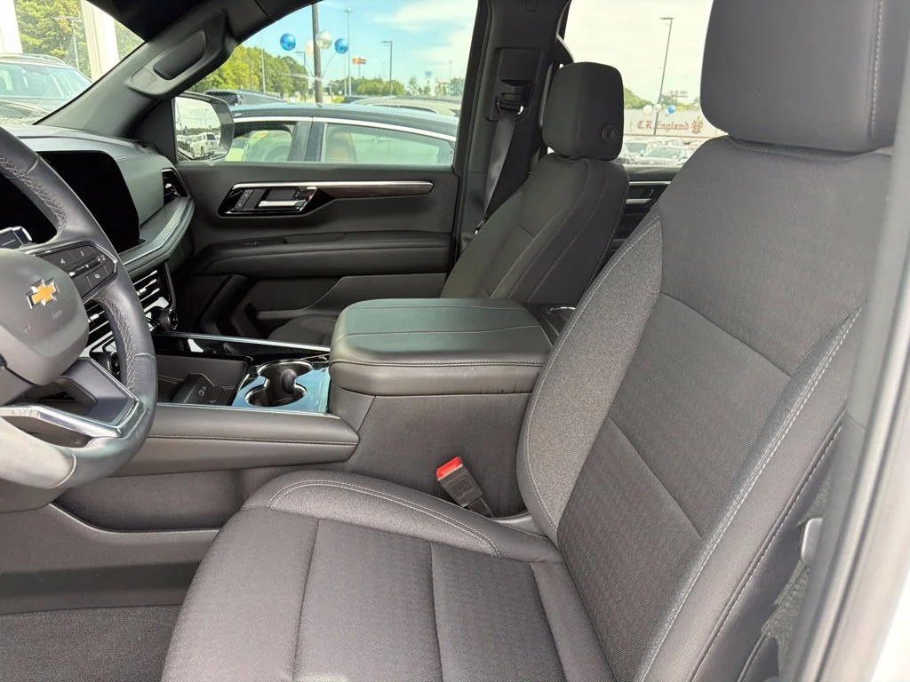 Used 2025 White Chevrolet LS image 7
