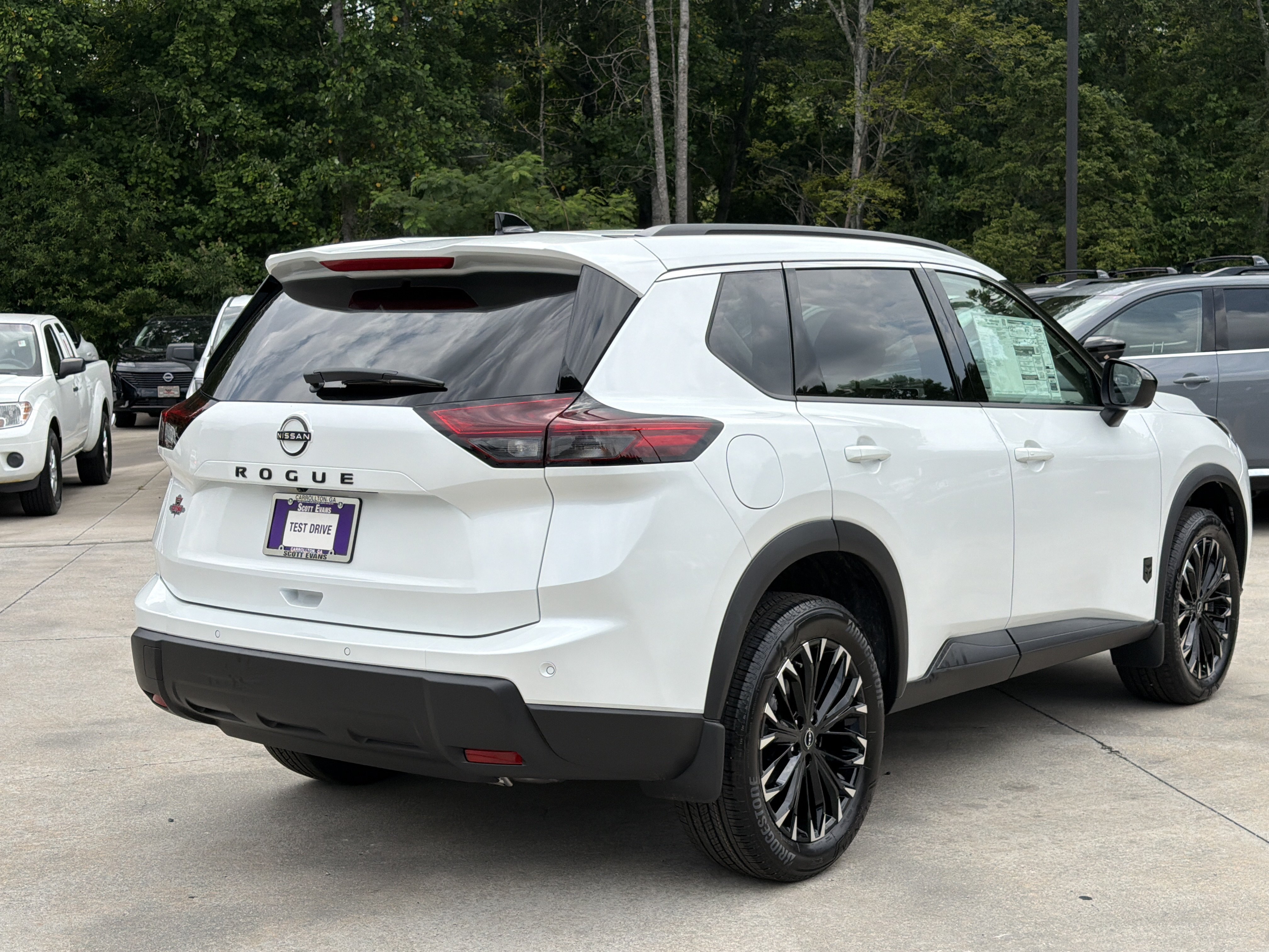 New 2026 Everest White Pearl Tricoat Nissan Dark Armor image 8