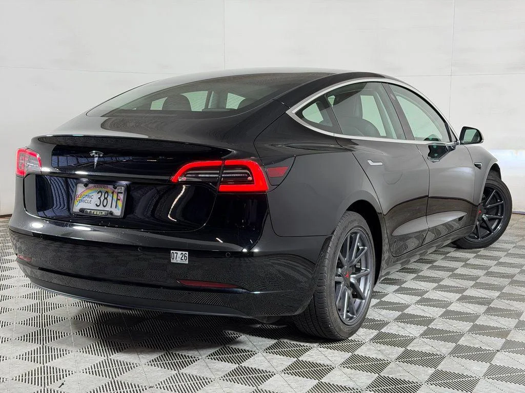 Used 2019 Solid Black Tesla Mid Range image 4