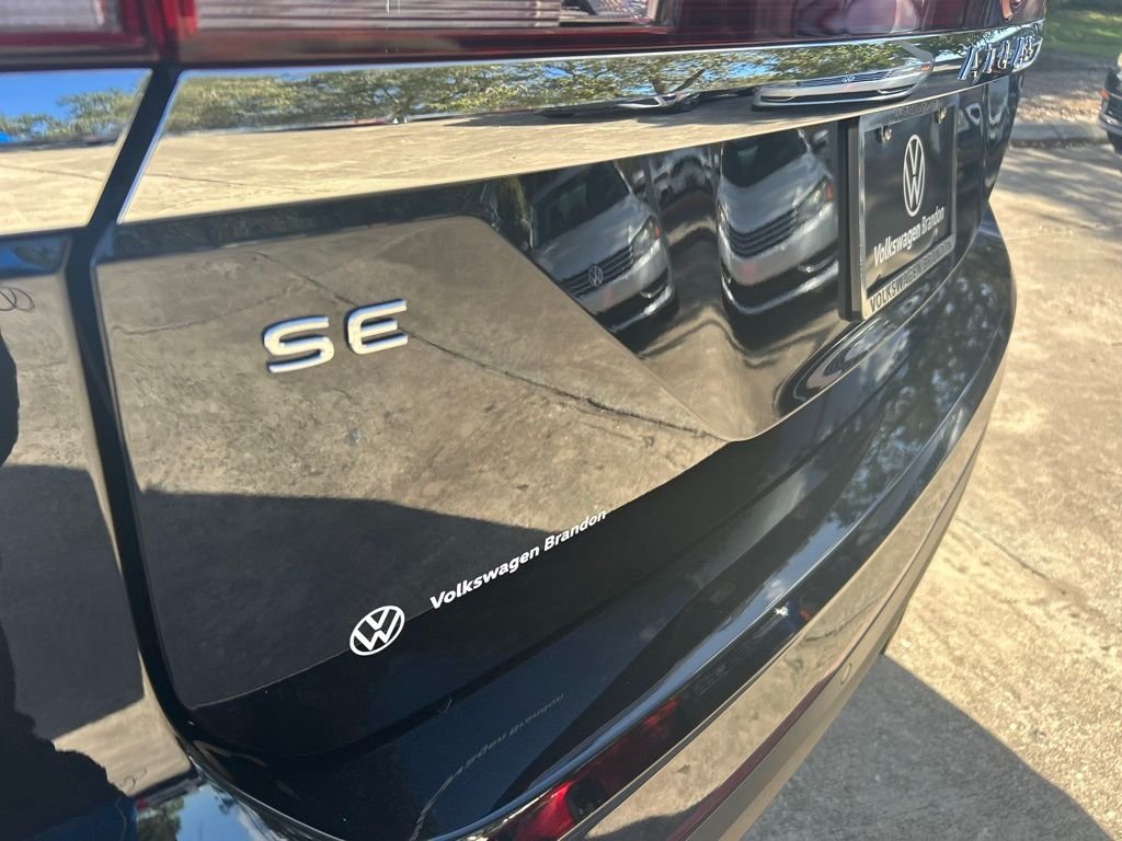 New 2026 Black Volkswagen SE w/Technology image 28
