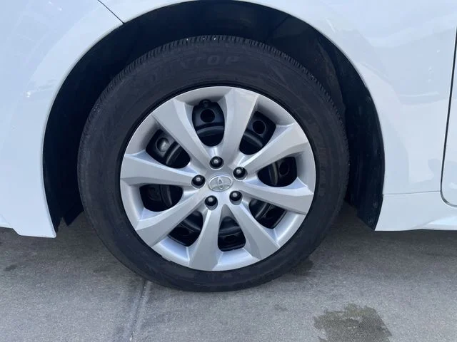 2025 Toyota Corolla LE - Photo 13