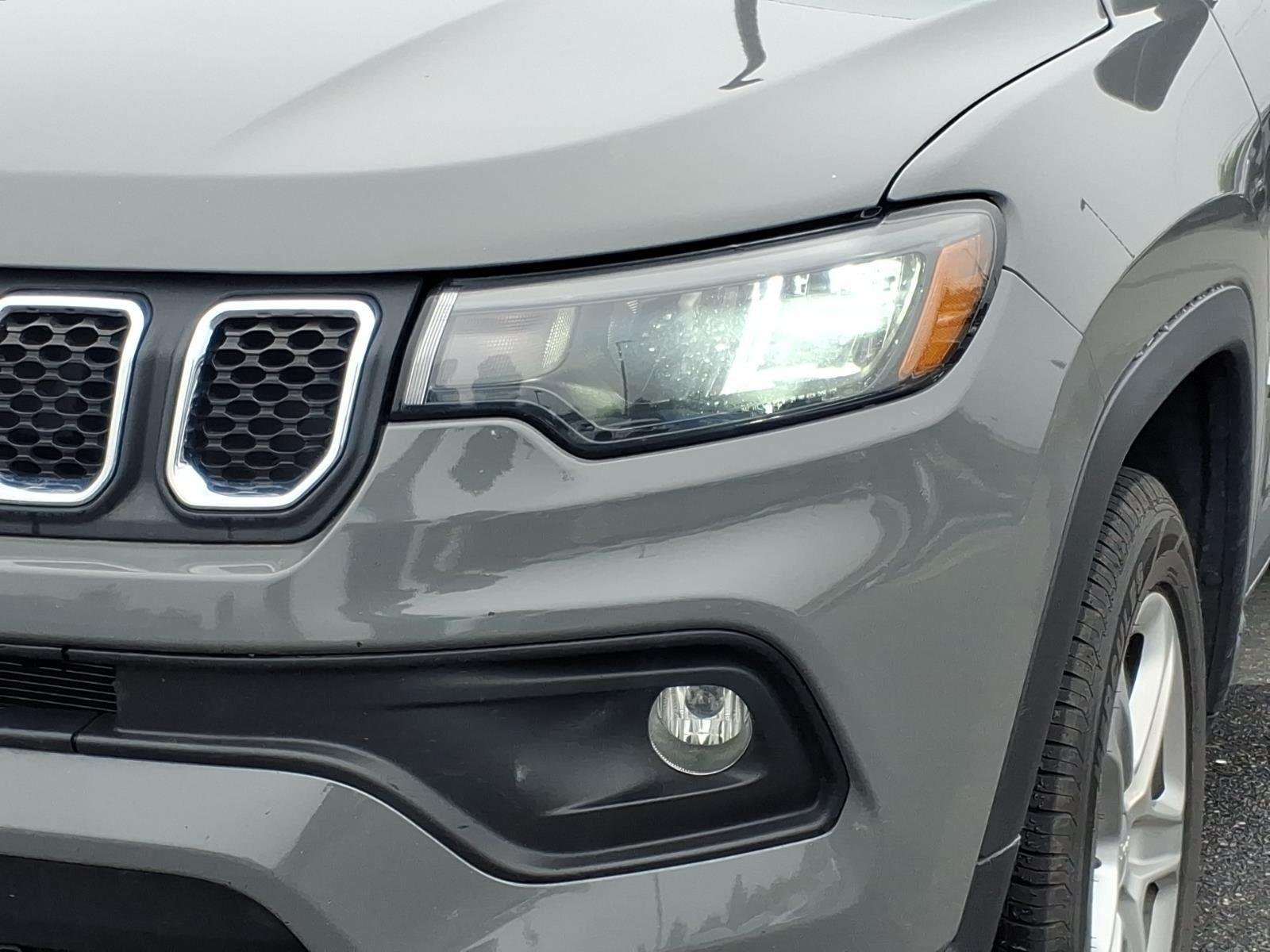 Used 2024 Sting-Gray Clearcoat Jeep Latitude image 14
