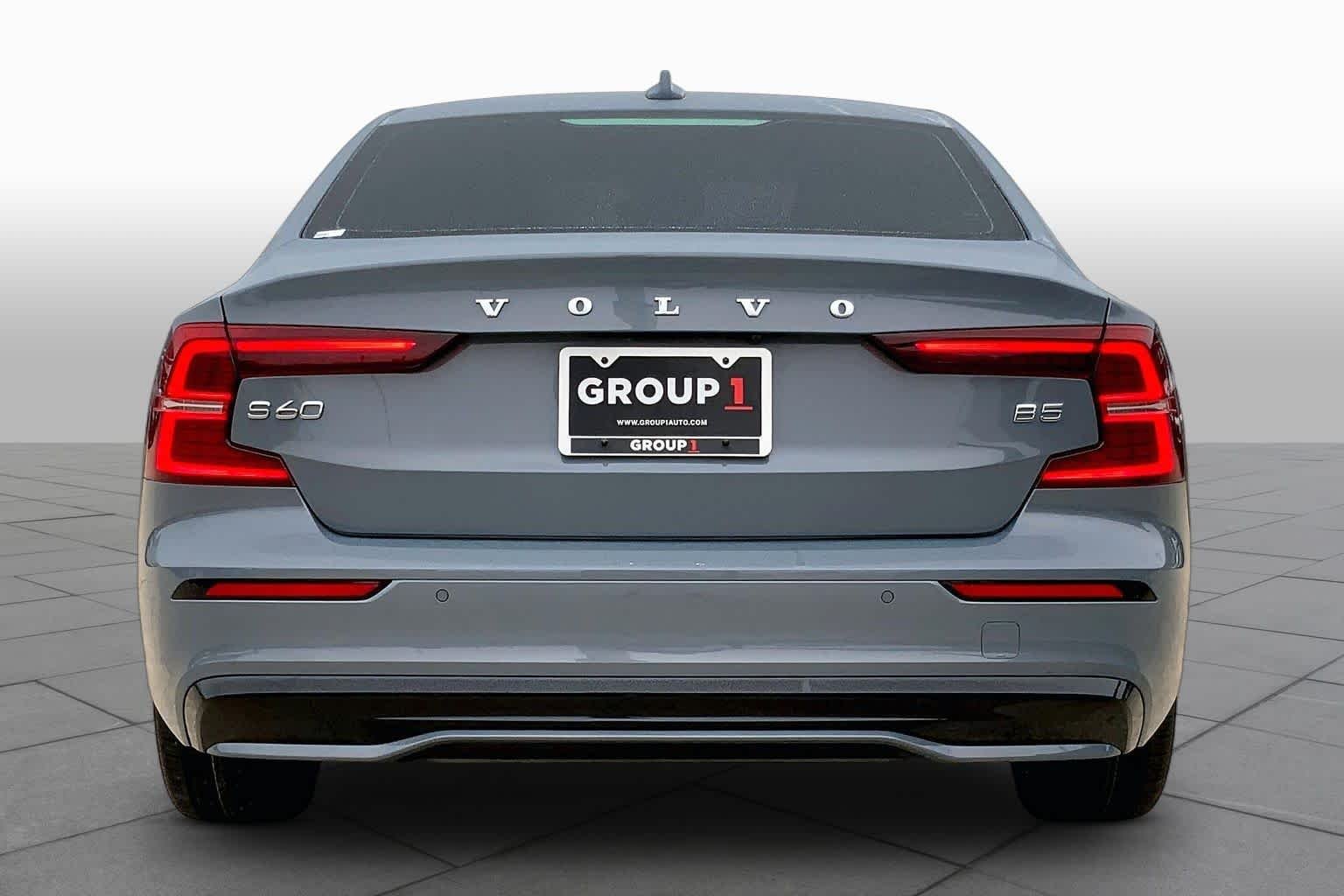 Used 2023 Thunder Grey Metallic Volvo Core Dark Theme image 5