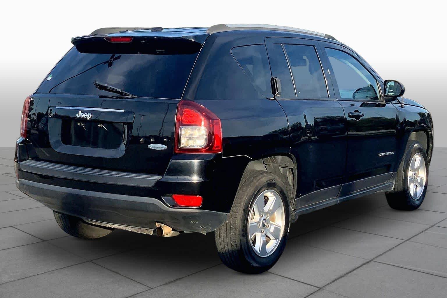 Used 2016 Black Clearcoat Jeep Latitude image 12