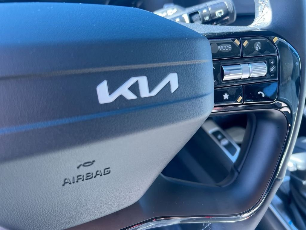 New 2026 Glacial White Pearl Kia EX image 19