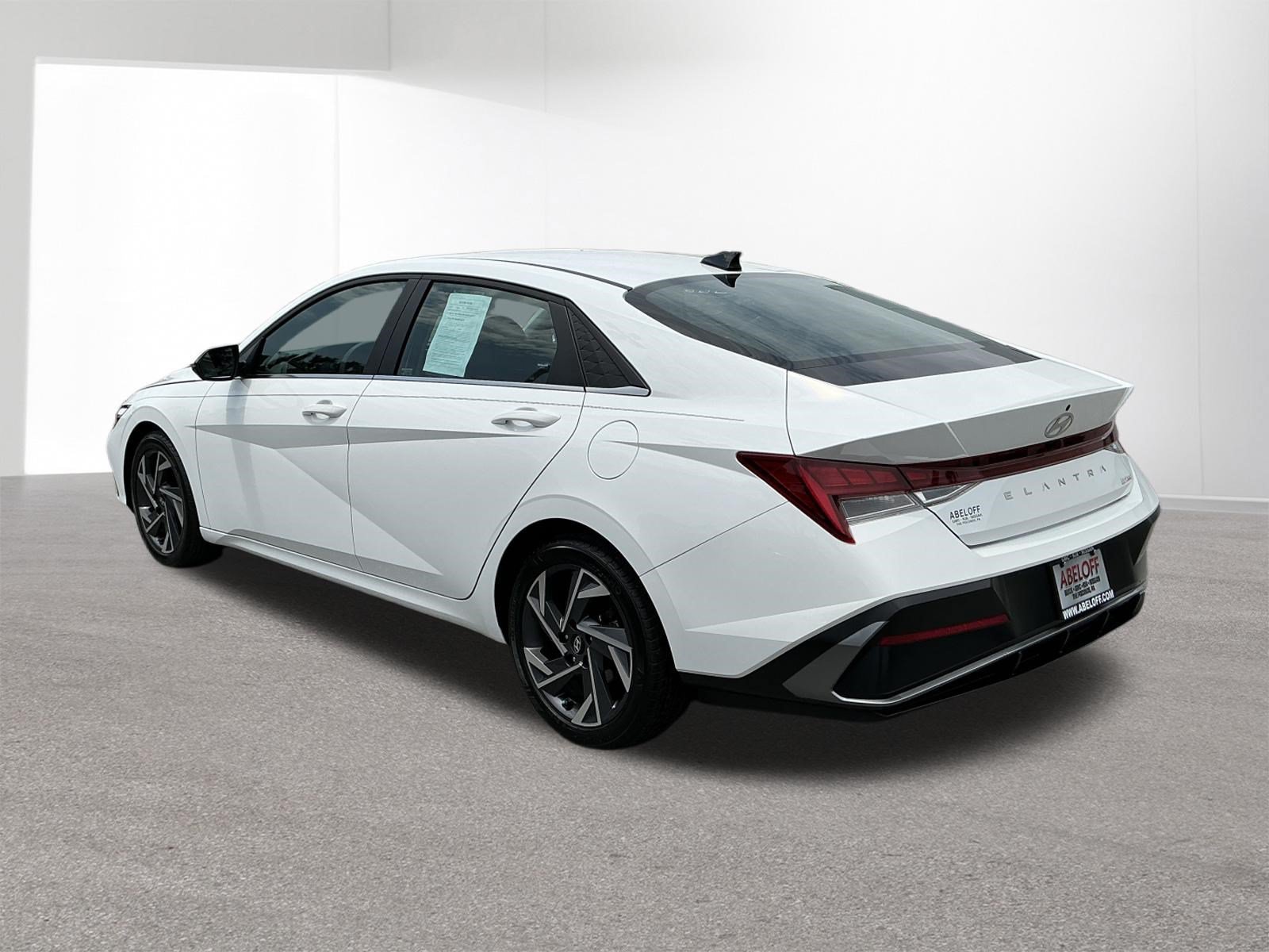 Used 2025 Serenity White Hyundai Limited image 5