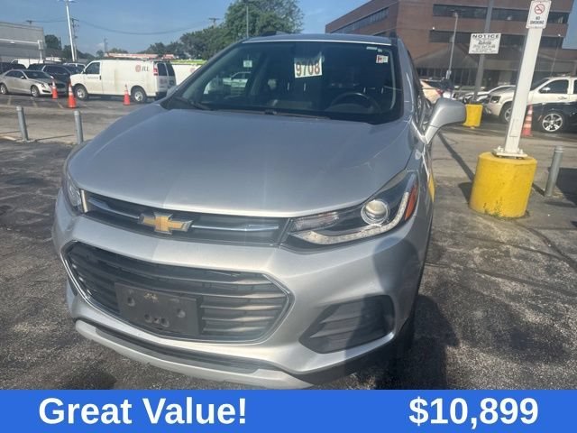 Used 2018 SILVER ICE METALLIC Chevrolet LT image 23