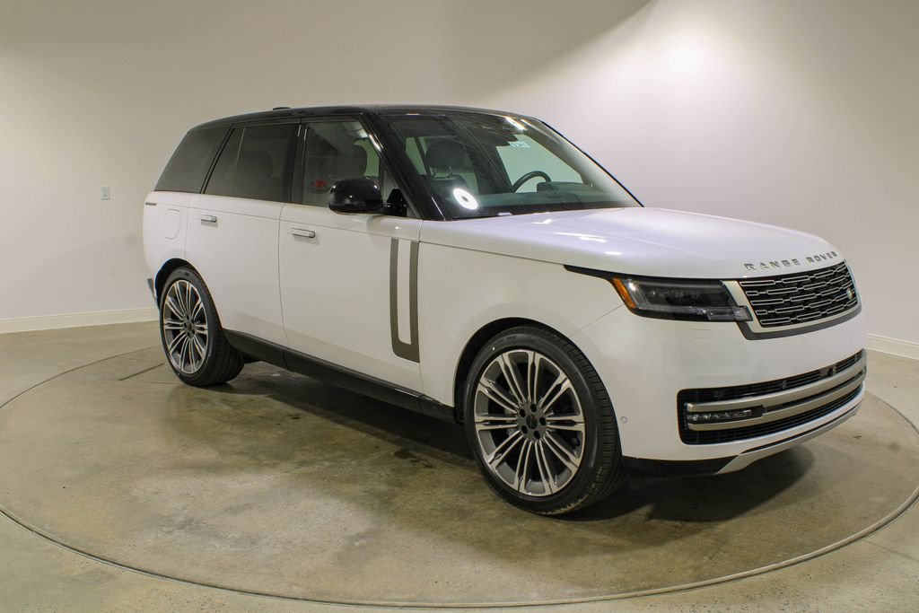 New 2026 Ostuni Pearl White Land Rover SE image 7