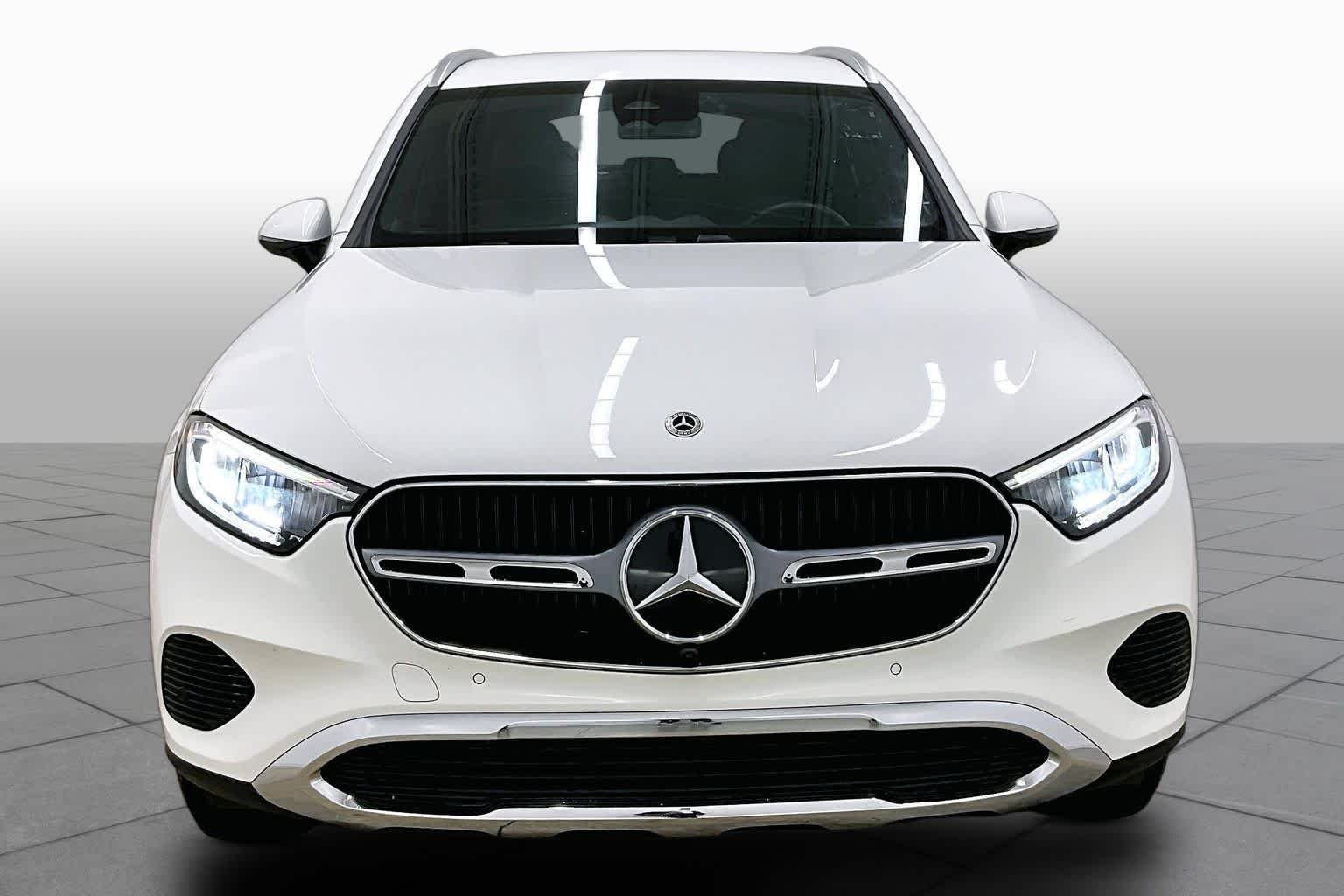 Used 2025 Polar White Mercedes-Benz GLC 300 image 4