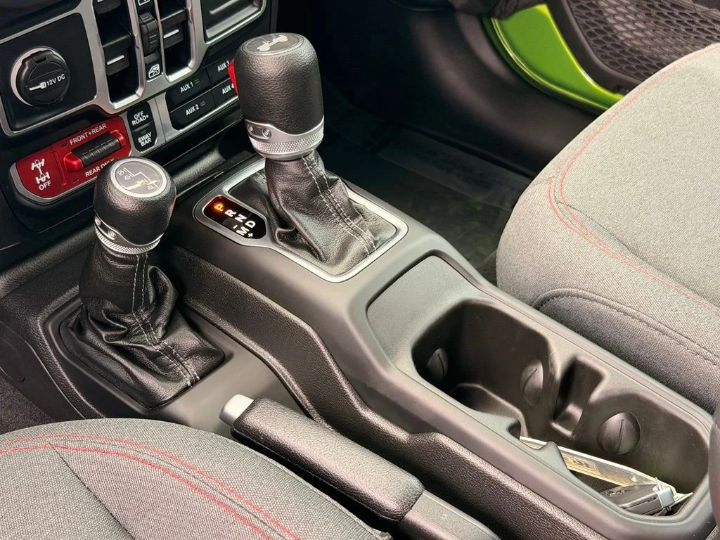 Used 2025  Jeep Rubicon image 27