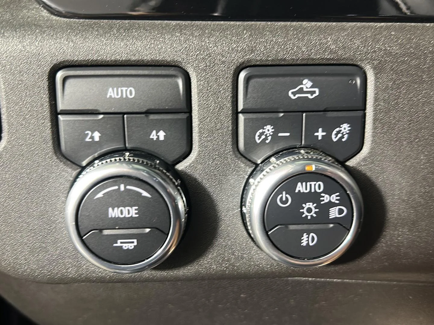 Used 2024 Onyx Black GMC Elevation image 21