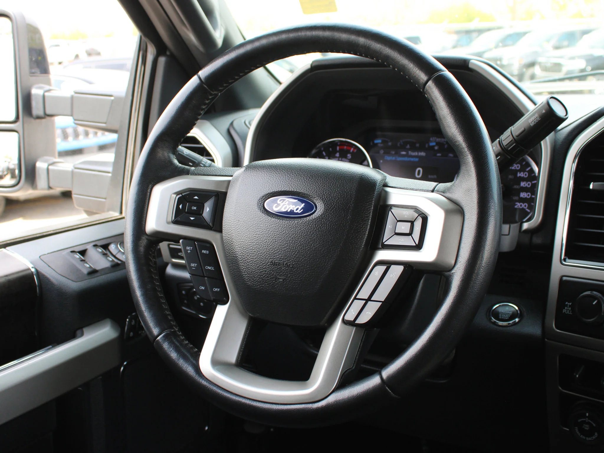 Used 2022 White Ford LARIAT * V8 Diesel | Heated/Vented Seats | Tonneau Cover | Apple CarPlay | Remote Start image 5
