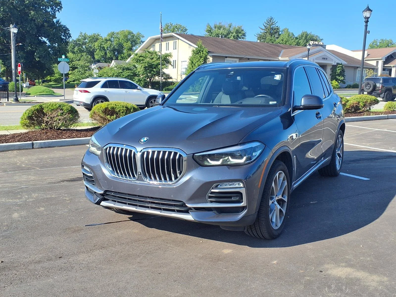 Used 2019 Arctic Gray Metallic BMW xDrive40i image 30