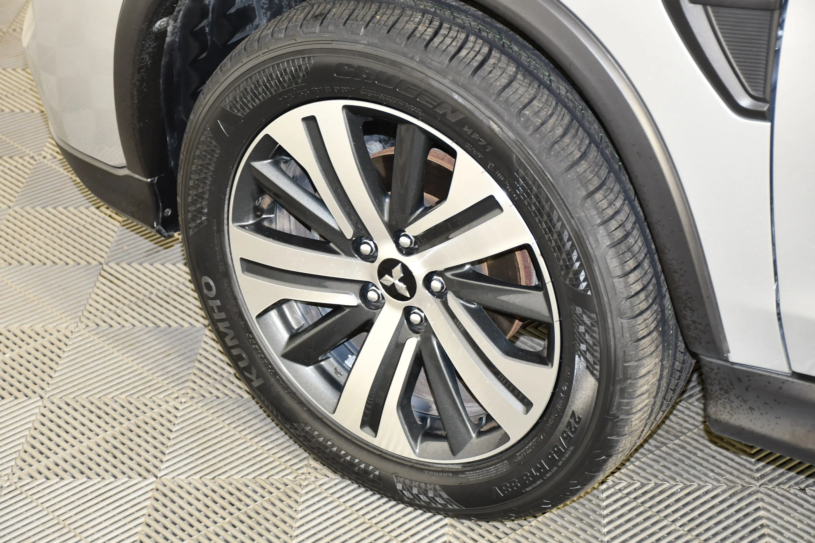 Certified Used 2024 Gray Mitsubishi SE image 37