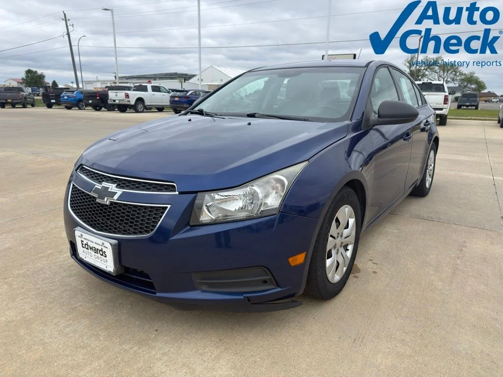 2013 Chevrolet Cruze LS Auto's photo