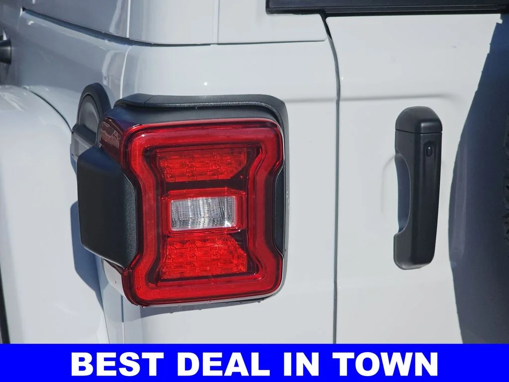 New 2026 Bright White Clear-Coat Exterior Paint Jeep Rubicon X image 39