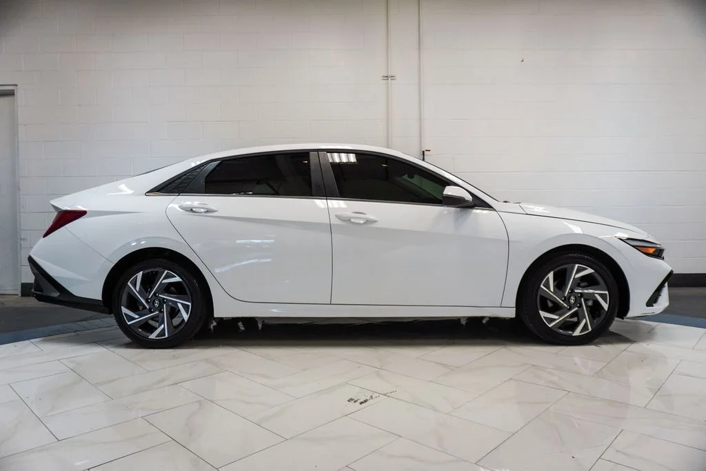 Used 2025 White Hyundai Limited image 35
