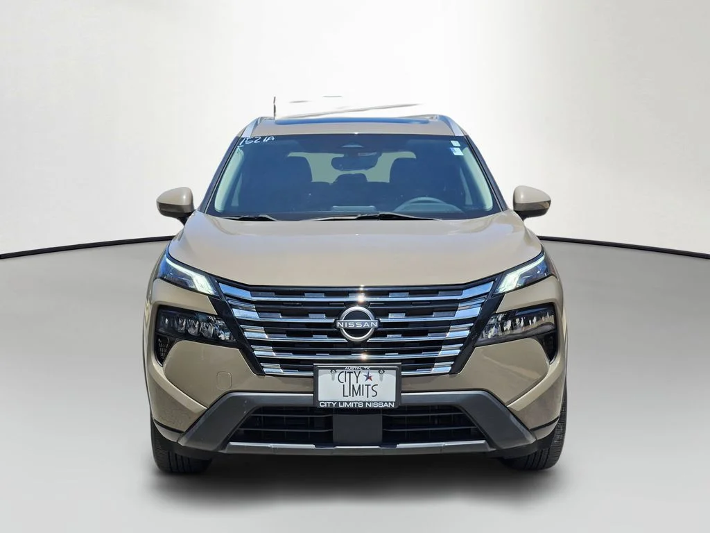 Certified Used 2024  Nissan SV image 2