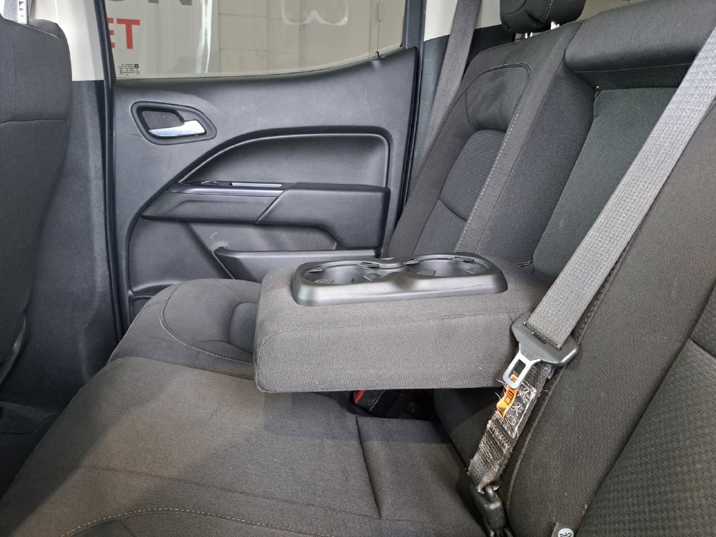 Used 2020 Gray Chevrolet LT image 27
