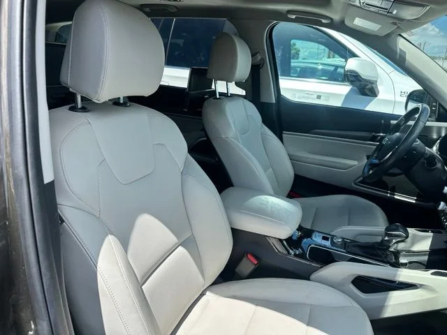 Used 2022 Green Kia S image 33