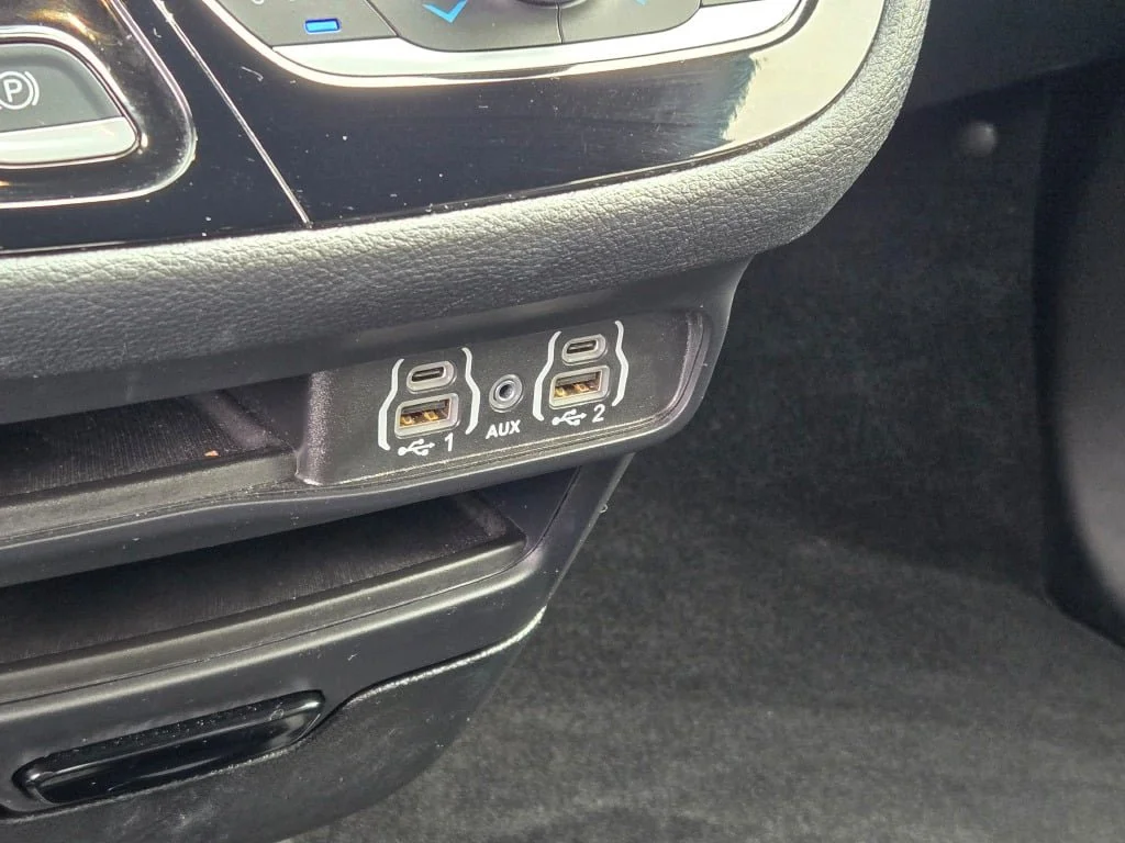 Used 2024 White Chrysler Select S Appearance image 27