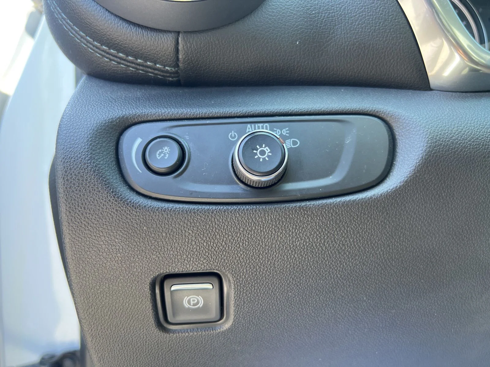 Used 2019 Summit White Chevrolet Base image 26