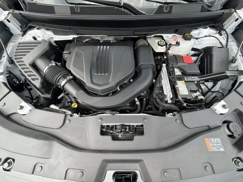 Used 2025 White Frost Tricoat GMC Denali image 37
