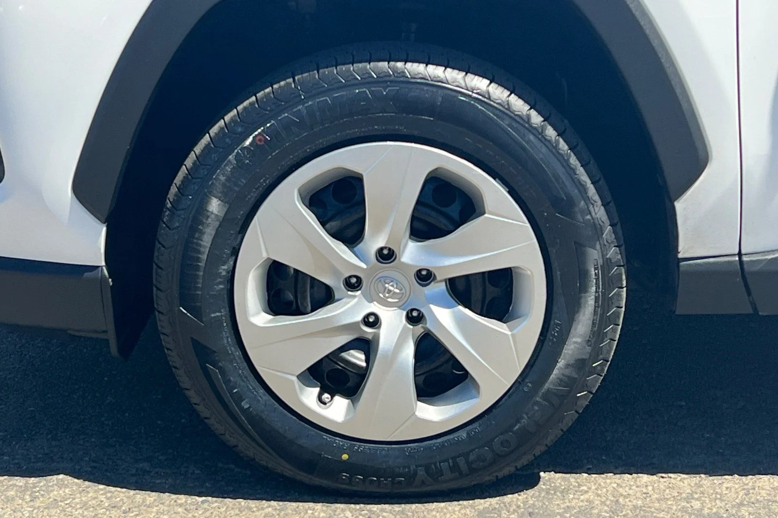 Used 2021 White Toyota LE image 23