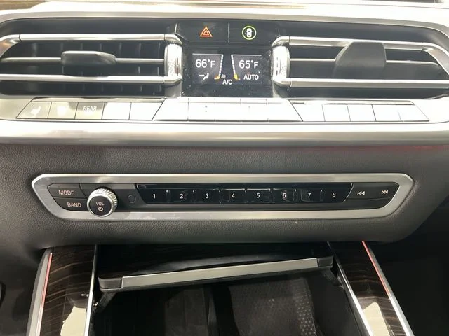 Certified Used 2021 White BMW xDrive40i image 17