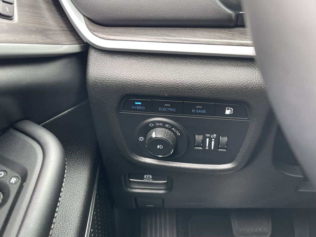 Used 2024 Silver Jeep 4xe image 41