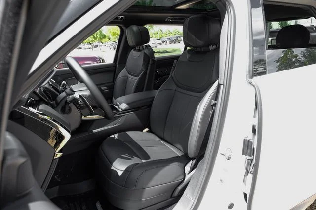 New 2026 Fuji White Land Rover SE image 43