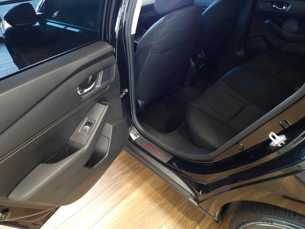 Used 2025 Crystal Black Pearl Honda SE image 18