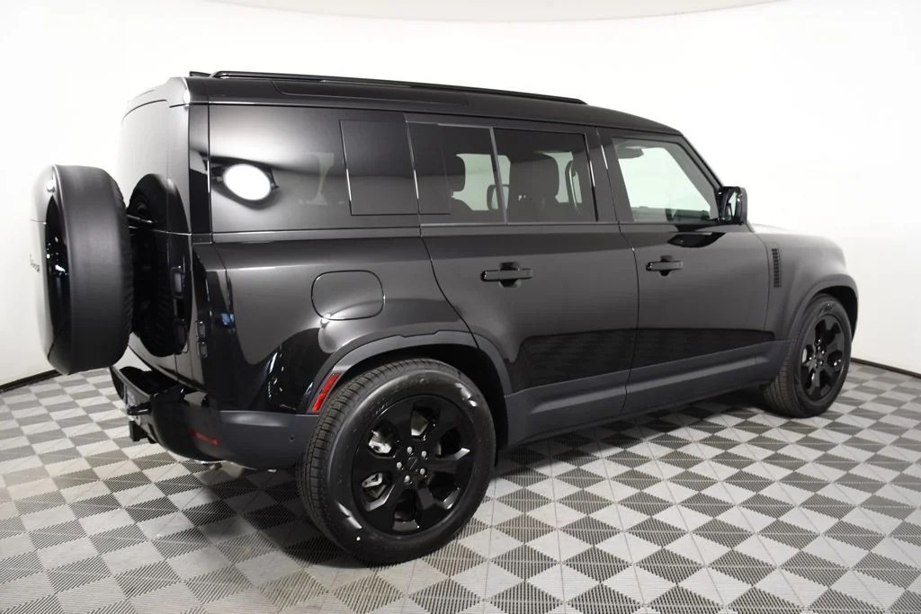 New 2026 Santorini Blk Land Rover S image 7