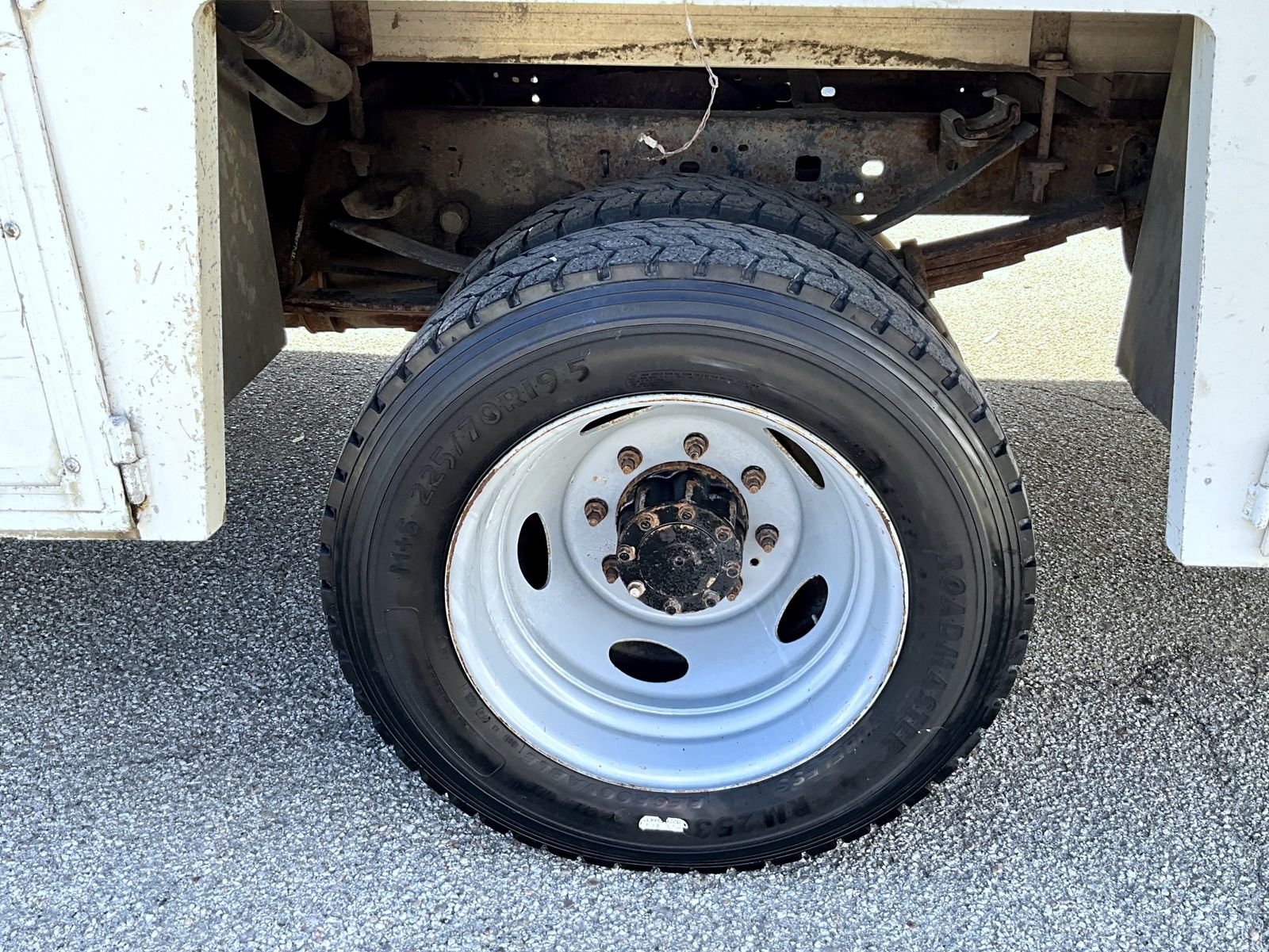 2004 Ford F-550 - Photo 17