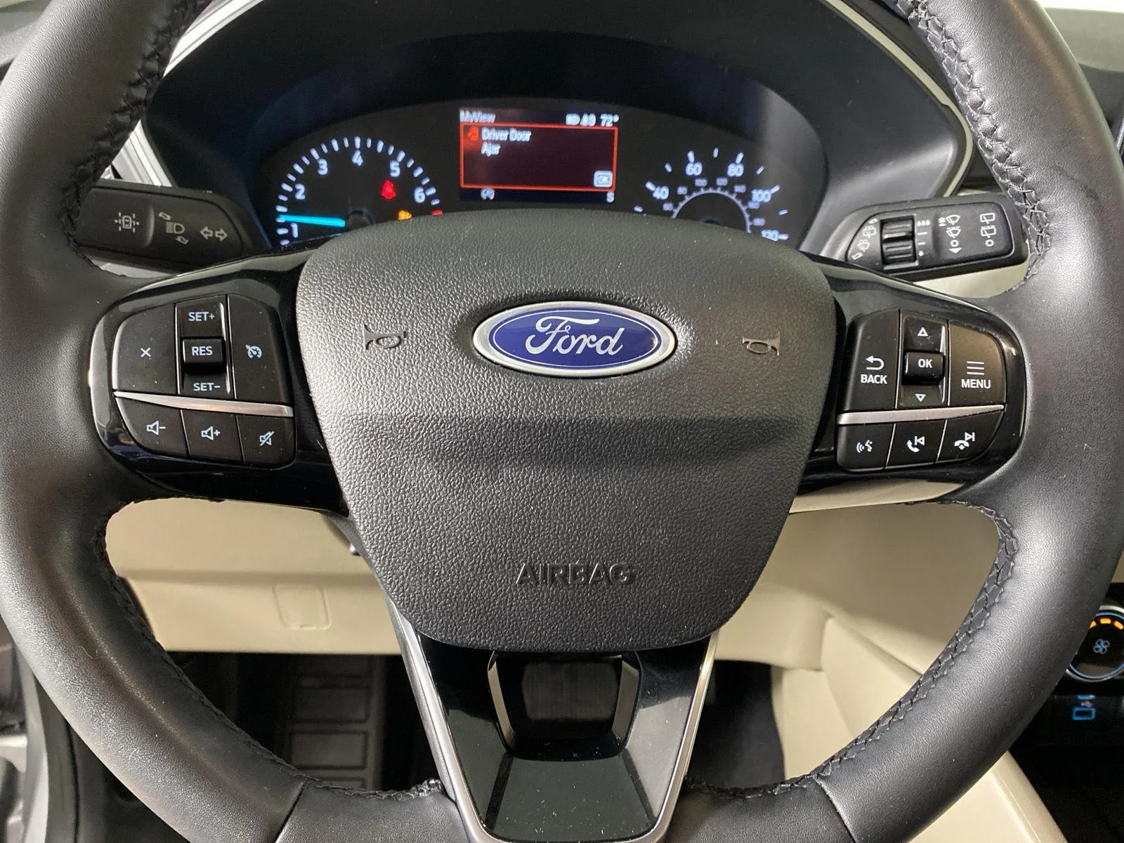 Used 2022 Iconic Silver Ford SE image 16