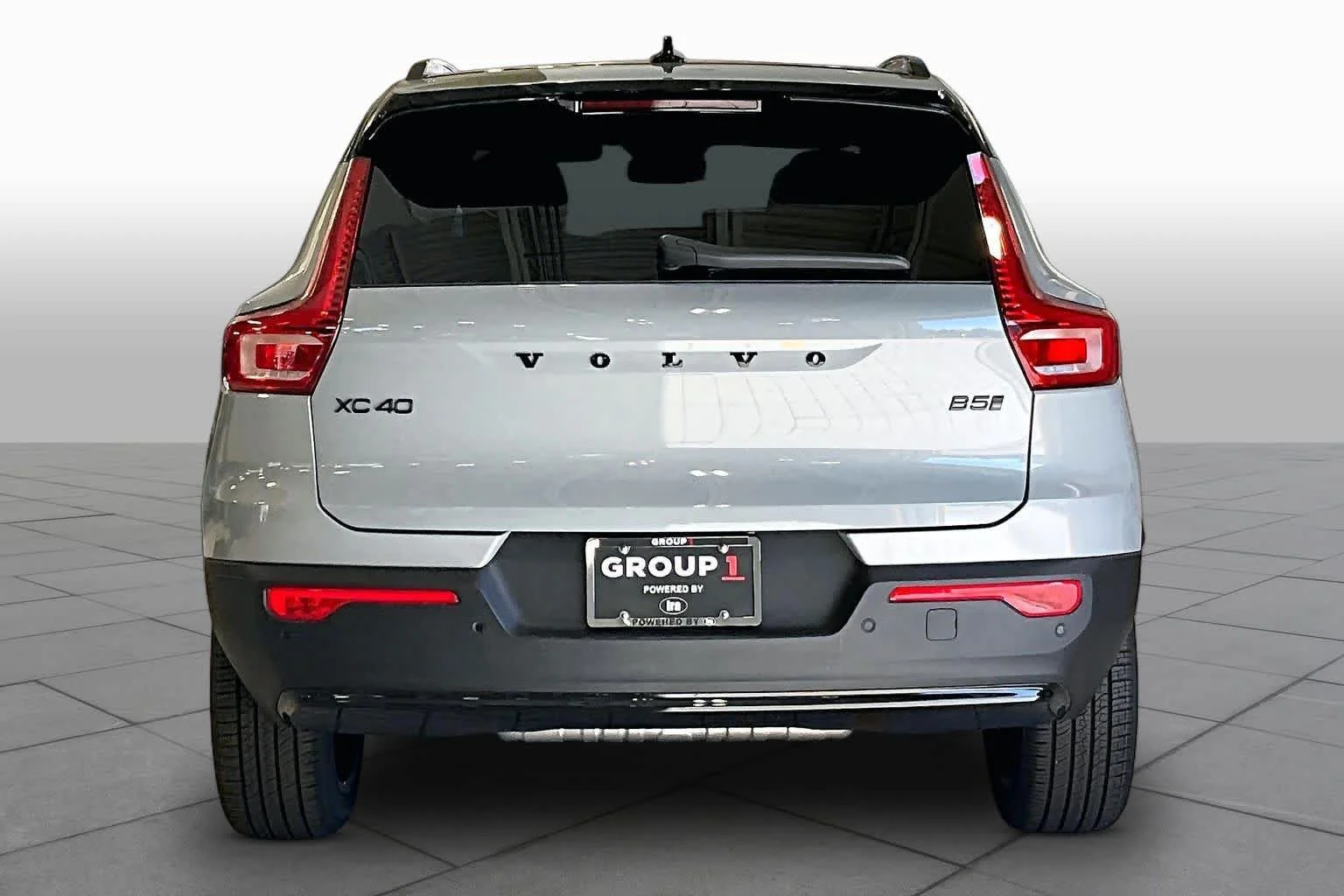 New 2026 VAPOUR GREY Volvo Ultra Black Edition image 4
