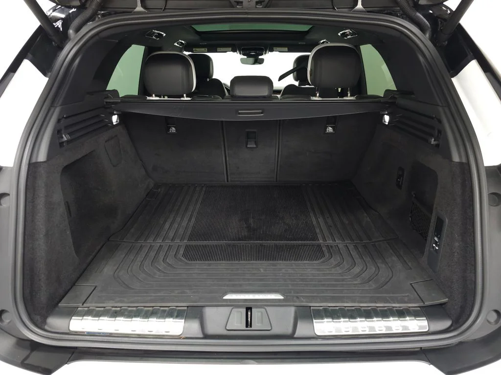 Used 2025 White Land Rover Dynamic SE image 5