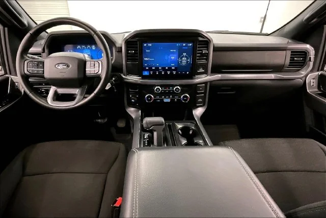 Used 2025 Agate Black Metallic Ford XLT image 17