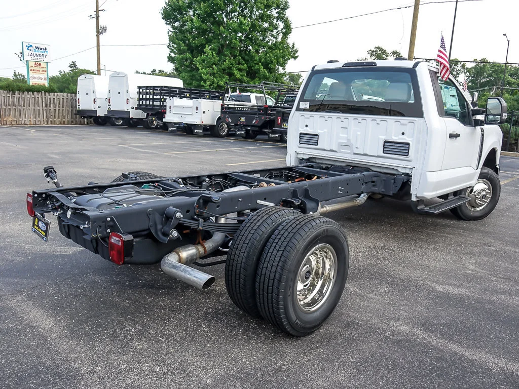 New 2026 Oxford White Ford XL image 9