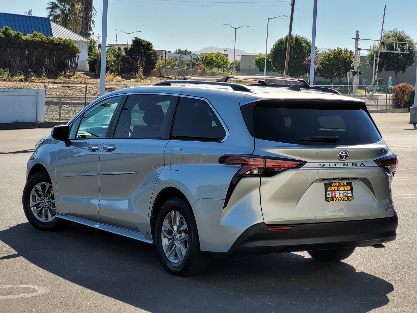 Used 2022 Silver Toyota XLE image 6