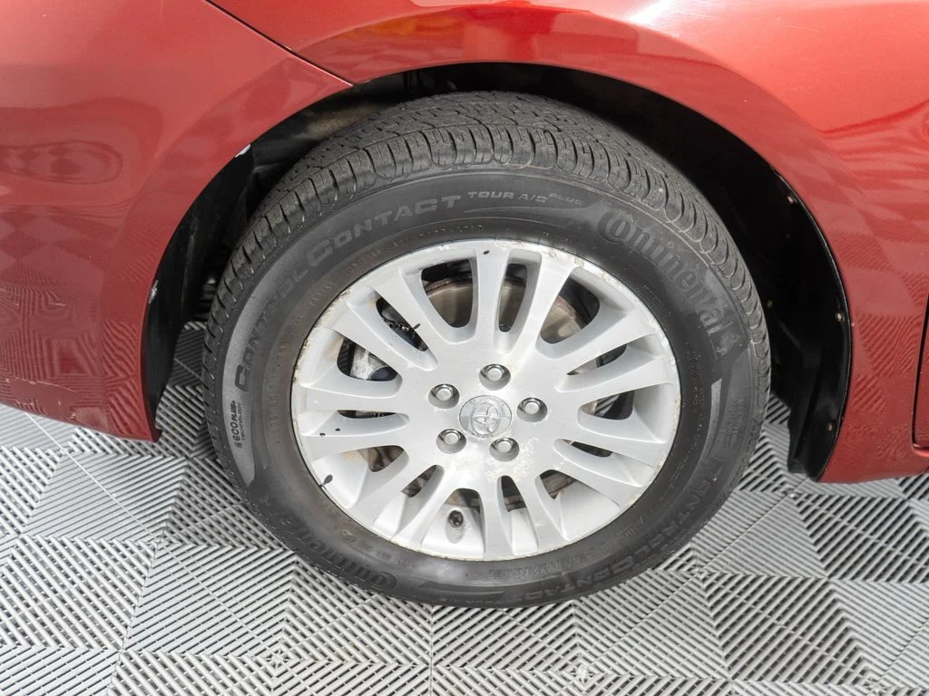 Used 2008 Red Toyota Limited image 26